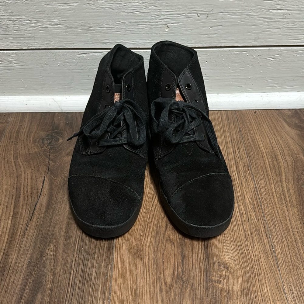 Toms Black Ankle Boots Pure Suede Leather Women’s 8 US (Discontinued) *WORN ONCE
